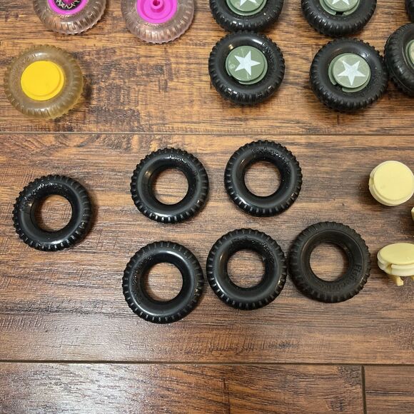 Fisher Price CONSTRUX Parts Lot Of TIRE And Wheel Parts - Picture 5 of 5